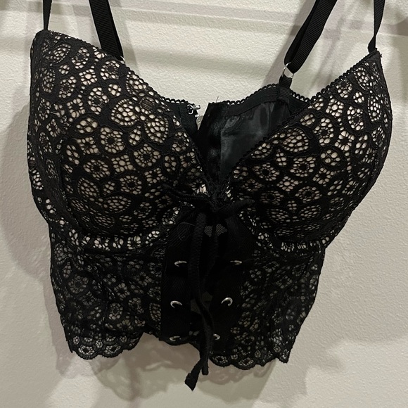 Women’s Victorias Secret Black and Nude Zip Up Corset Top with Lace Detailing - Picture 1 of 5